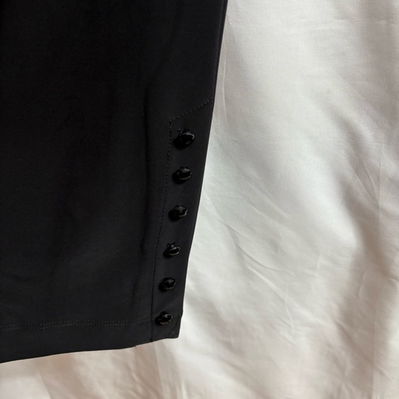 Frank Lyman Design Black Capris with Button Detail 10 Cocktail Party Event - Picture 3 of 5